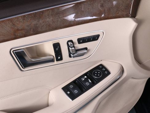 Used 2016 Mercedes-Benz E 350 Sedan image 35