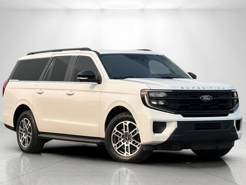 Used 2025 Ford Expedition Max Active AWD/4WD image 2