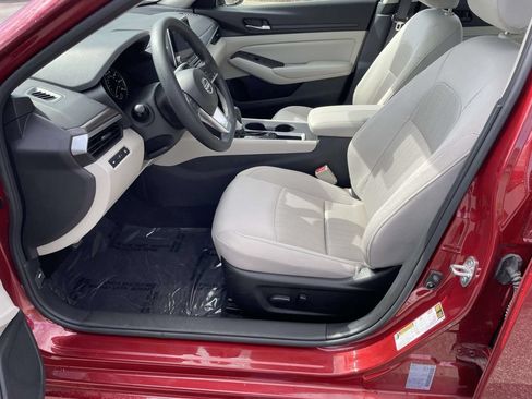 Used 2025 Nissan Altima 2.5 SV FWD image 18
