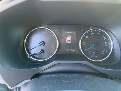 Used 2022 Toyota RAV4 XLE Premium image 5