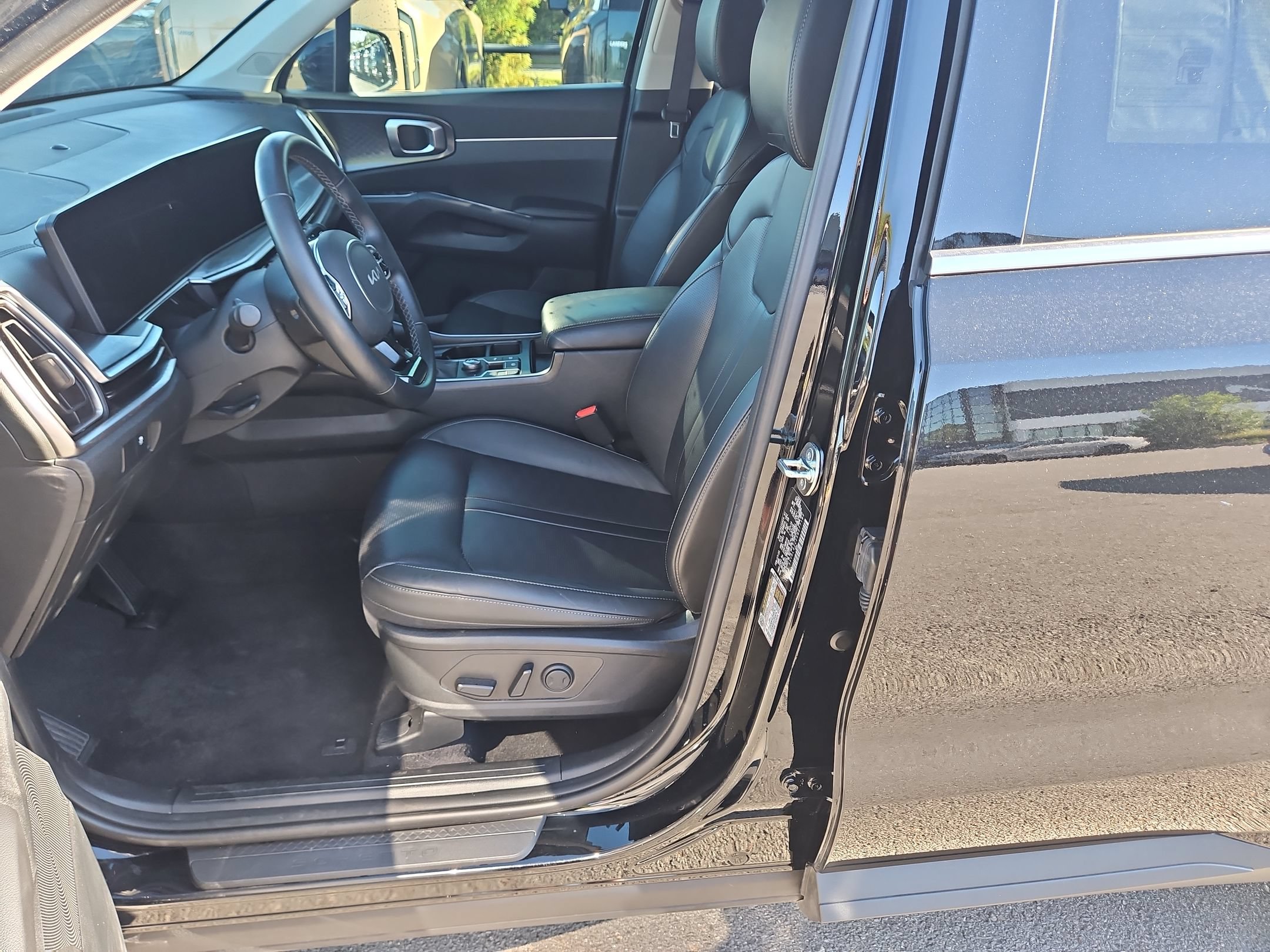Used 2025 Kia Sorento S w/ Panoramic Sunroof Package FWD image 24
