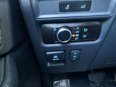 Used 2023 Ford Expedition Max XLT image 24