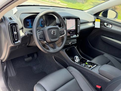 New 2026 Volvo XC40 B5 Plus w/ Climate Package AWD/4WD image 13