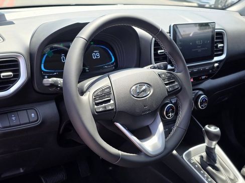 New 2025 Hyundai Venue SEL image 14