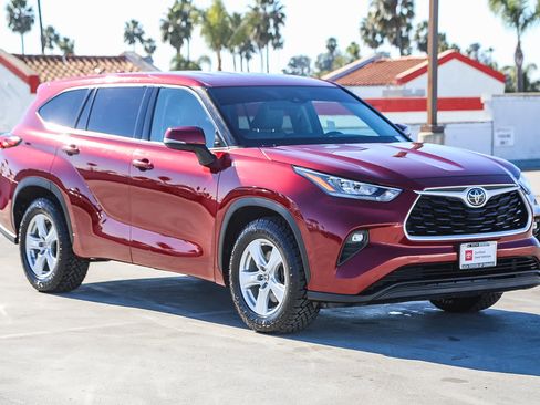 Used 2020 Toyota Highlander LE image 4