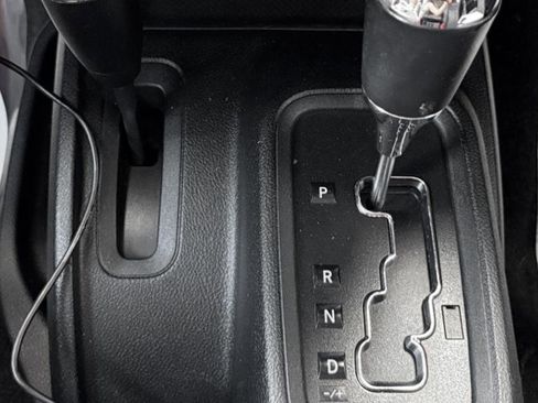 Used 2018 Jeep Wrangler Unlimited Sahara w/ Connectivity Group AWD/4WD image 21