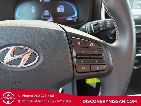 Used 2023 Hyundai Venue SEL image 24