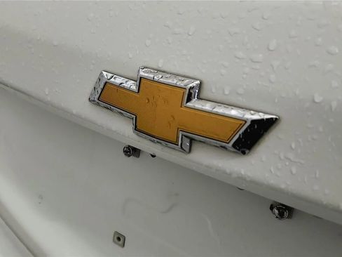 Used 2018 Chevrolet Equinox Premier image 16