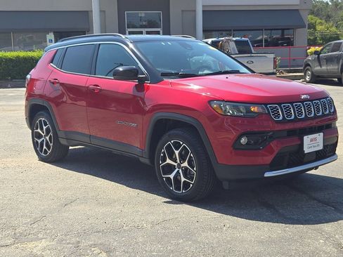 Used 2025 Jeep Compass Limited AWD/4WD image 3