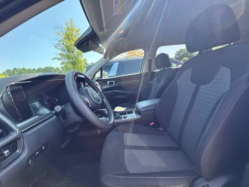 Used 2022 Kia Sorento LX FWD image 7
