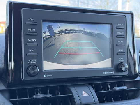 Used 2021 Toyota RAV4 LE image 9