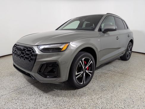 Certified 2025 Audi Q5 Prestige AWD/4WD image 3