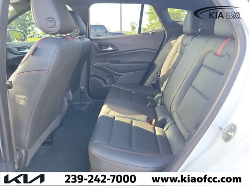 Used 2024 Chevrolet Trax RS w/ Sunroof Package FWD image 12