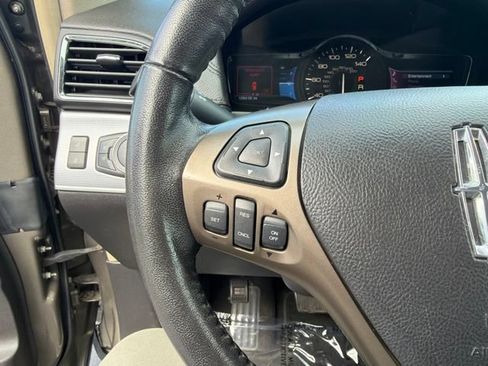 Used 2012 Lincoln MKX FWD image 23