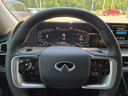 Used 2025 INFINITI QX80 Luxe AWD/4WD image 11