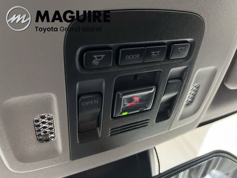 Used 2023 Toyota Camry SE w/ Cold Weather Package image 17