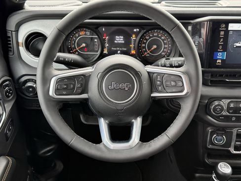 Used 2025 Jeep Wrangler Unlimited Sahara image 15