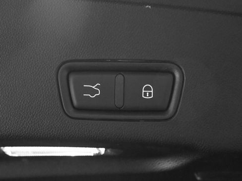 New 2025 Maserati Grecale GT image 8