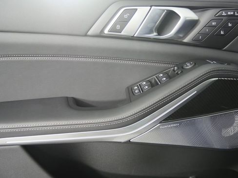 Used 2026 BMW X7 M60i image 9