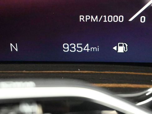 Used 2025 Cadillac Escalade ESV Premium Luxury image 33