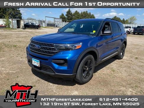Used 2020 Ford Explorer XLT w/ Comfort Package AWD/4WD image 2