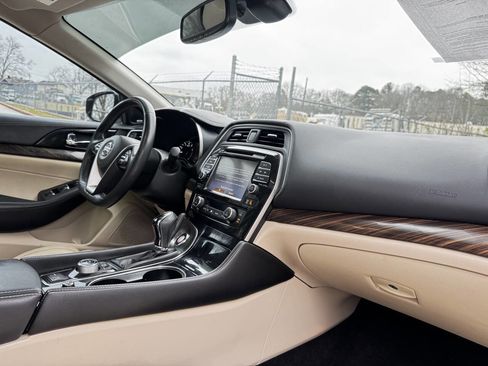 Used 2018 Nissan Maxima Platinum image 14