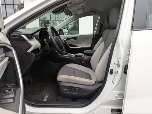 Used 2023 Toyota RAV4 XLE AWD/4WD image 12