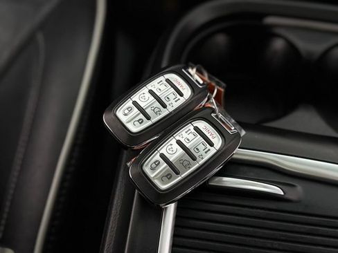 Used 2020 Chrysler Pacifica Limited FWD image 6