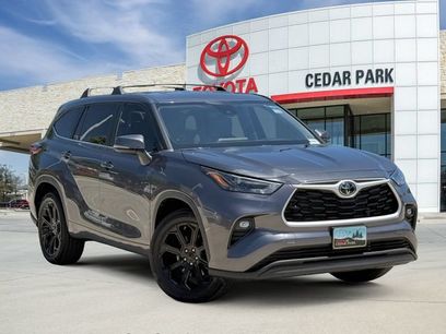 Used 2023 Toyota Highlander LE