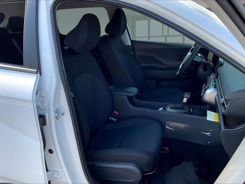 New 2026 Hyundai Kona SE image 11