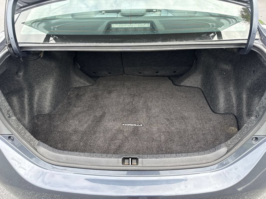 Used 2015 Toyota Corolla LE FWD image 11