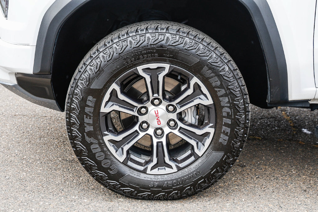Used 2024 GMC Canyon AT4 w/ AT4 Premium Package AWD/4WD image 23