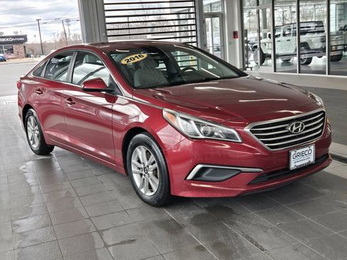 Used 2016 Hyundai Sonata SE image 1