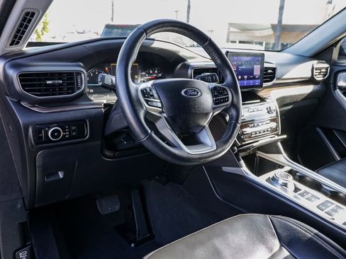 Used 2024 Ford Explorer Limited image 16