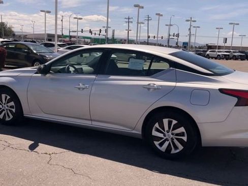 Used 2024 Nissan Altima 2.5 S FWD image 7