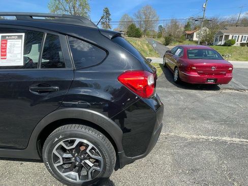 Used 2017 Subaru Crosstrek 2.0i Premium image 5