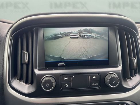 Used 2022 Chevrolet Colorado LT w/ Fleet Safety Package image 18