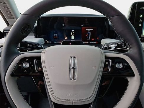 New 2026 Lincoln Aviator AWD image 16