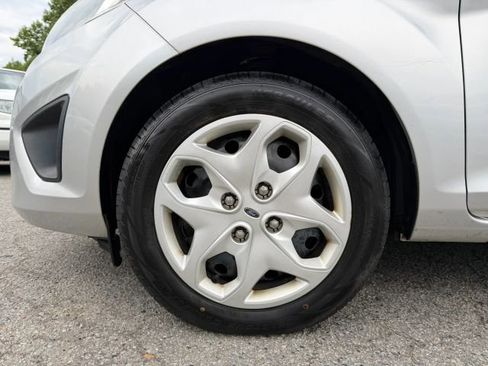 Used 2013 Ford Fiesta SE FWD image 12