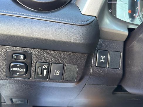 Used 2018 Toyota RAV4 LE image 23