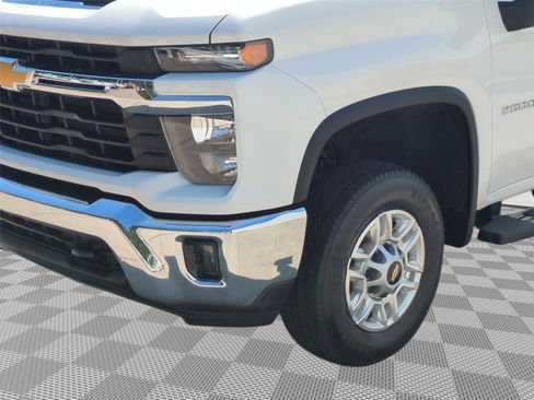 Used 2025 Chevrolet Silverado 2500 LT w/ Convenience Package AWD/4WD image 17