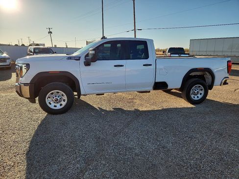 Used 2024 GMC Sierra 3500 Pro w/ Convenience Package image 2