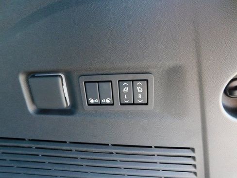 New 2025 Chevrolet Suburban High Country image 32