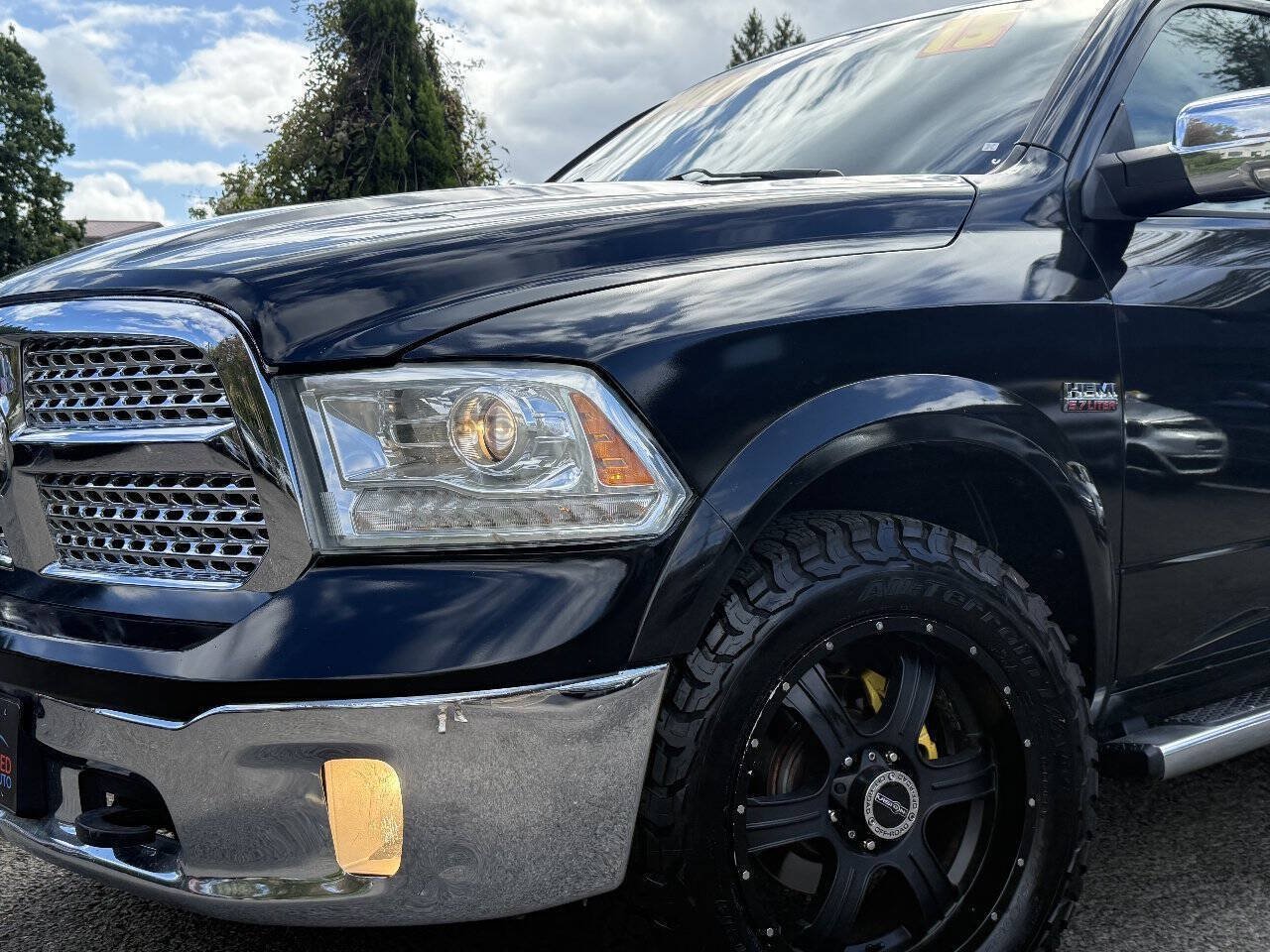 Used 2013 RAM 1500 Laramie w/ Convenience Group AWD/4WD image 4
