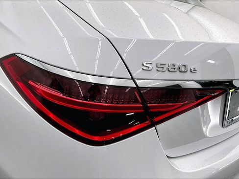 New 2026 Mercedes-Benz S 580e 4MATIC Sedan image 12