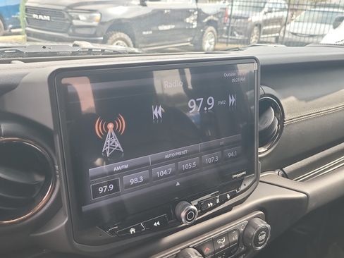Used 2021 Jeep Gladiator Overland AWD/4WD image 21