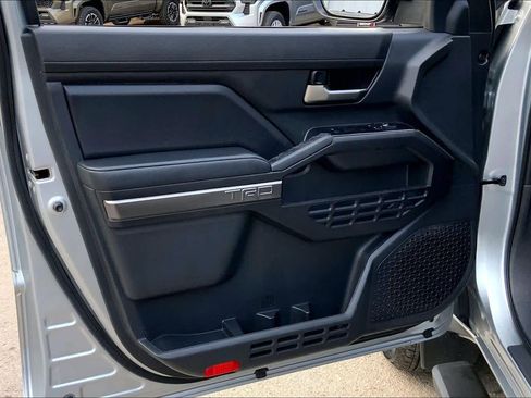 Used 2024 Toyota Tacoma TRD Sport image 21