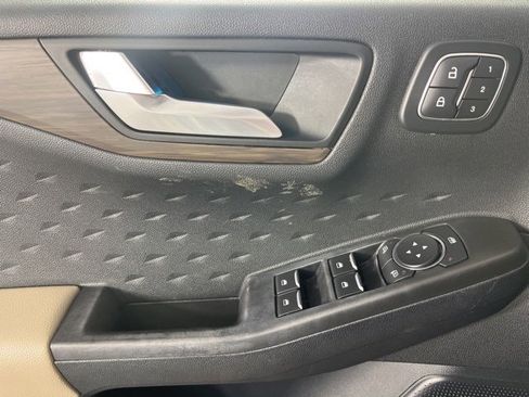 Used 2020 Ford Escape Titanium image 28