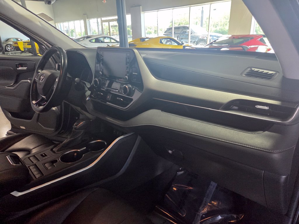 Used 2021 Toyota Highlander XLE AWD/4WD image 15