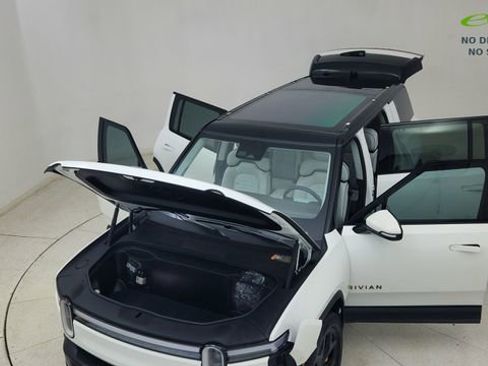 Used 2025 Rivian R1S Premium AWD/4WD image 89